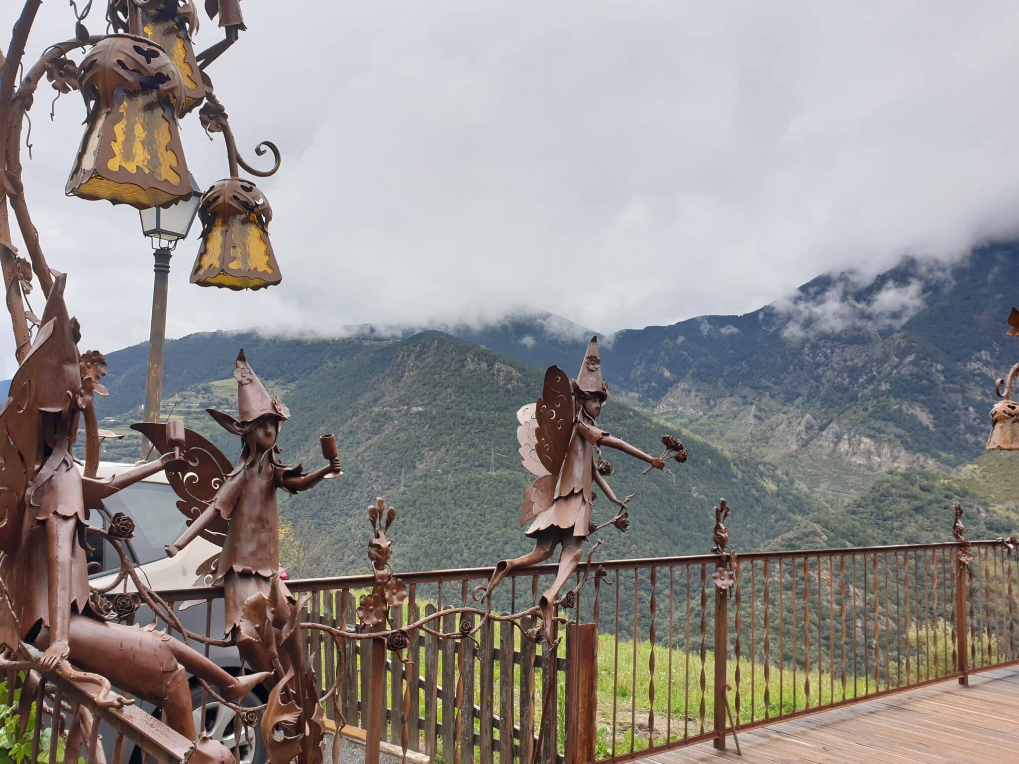 Auvinya, el pueblo medieval de Andorra ヅ