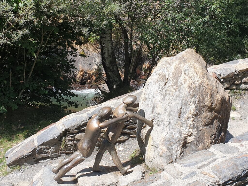 Foto ruta del hierro, Escultura endless