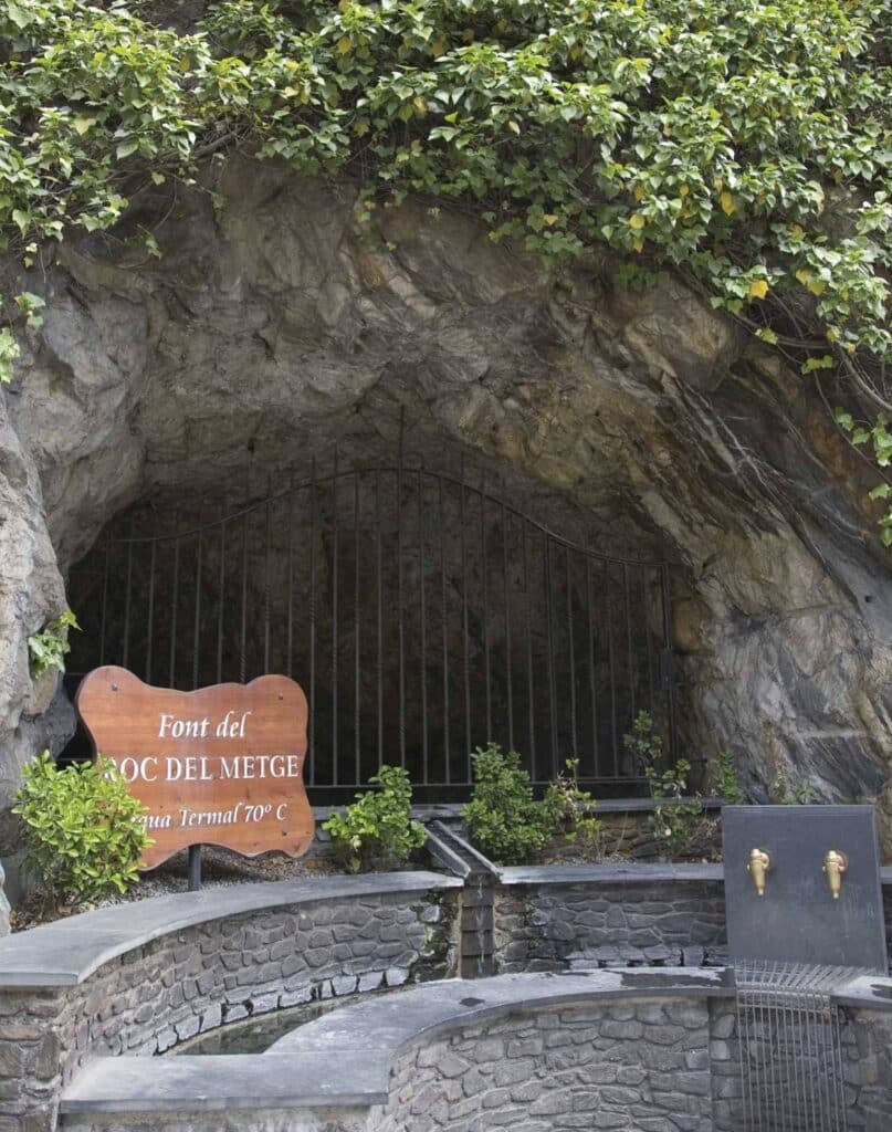 Fuente de aguas termales naturales en andorra