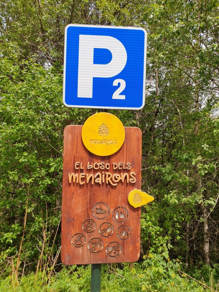 Parking del bosque de los menairons