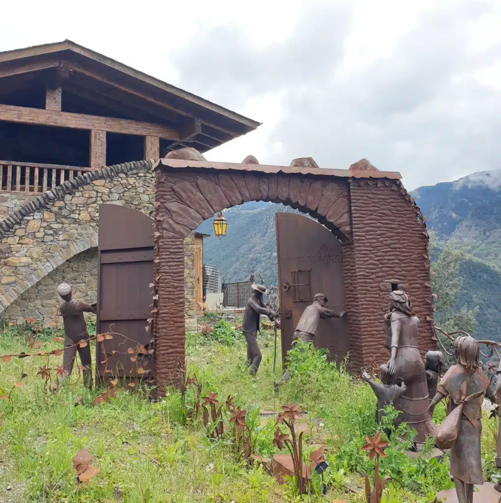 Entrada al pueblo auvinya, andorra