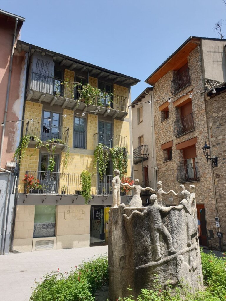Fuente del contrapas en el barrio antiguo de Andorra la Vella