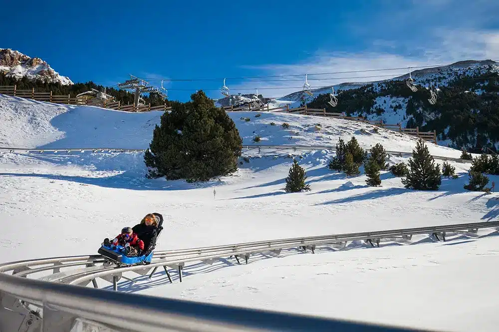 magic gliss, una de las cosas que hacer con niños en andorra más divertidas