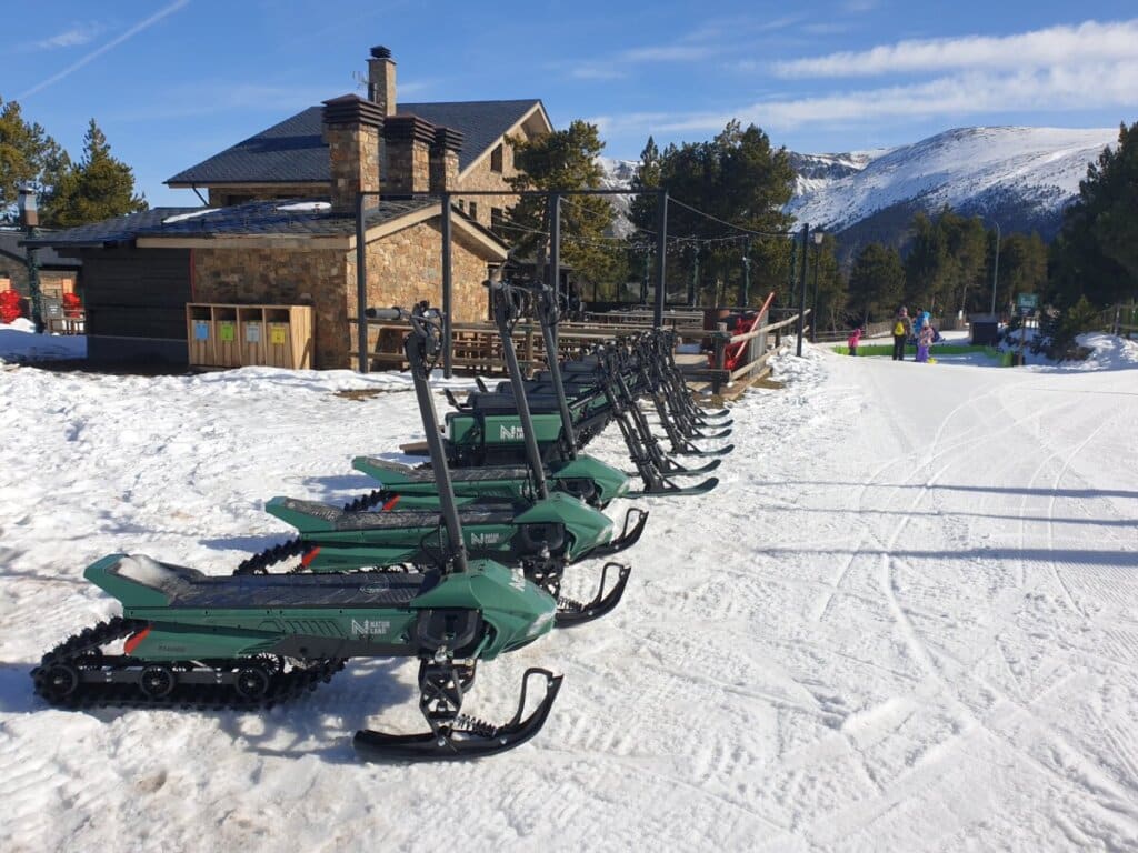 Moonbikes y patinetes de nieve en Naturland